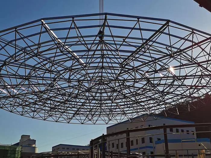 和田螺栓球网架工程施工现场