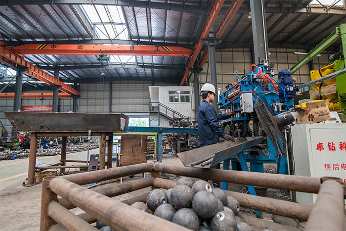 和田螺栓球基准孔加工